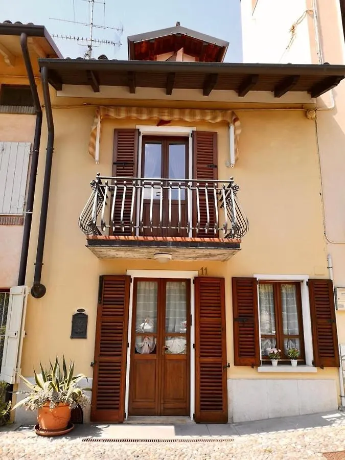 Casa Brunella Lonato 0*,  Itália